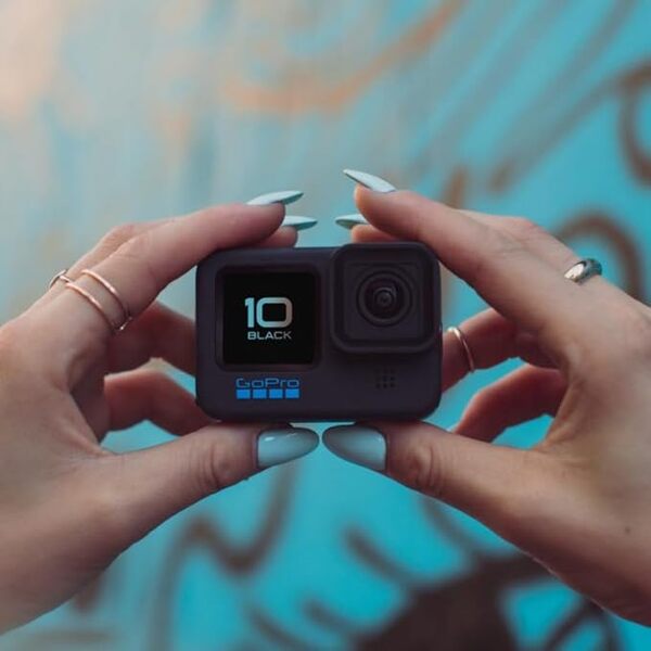 GoPro HERO10 Black - Caméra d'action étanche avec écrans LCD Avant et arrière tactiles, vidéo Ultra HD 5.3K60, Photos 23MP, Diffusion en Direct 1080p, Webcam, stabilisation