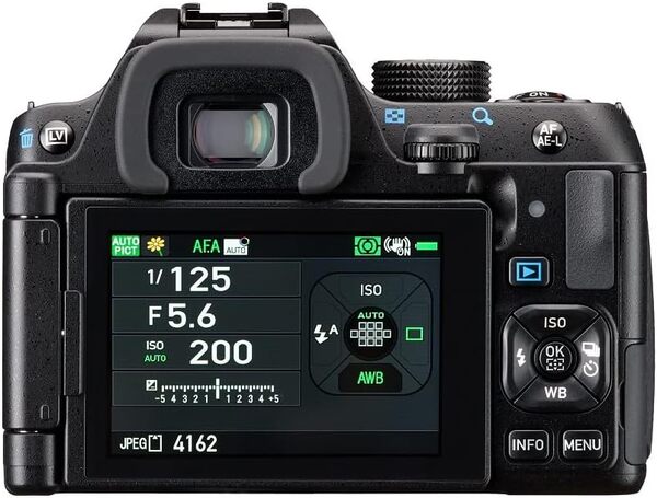 PENTAX KF et 18-55 WR kit Appareil Photo Reflex APS-C, Tout-Temps résistant à la poussière, écran LCD orientable, Noir