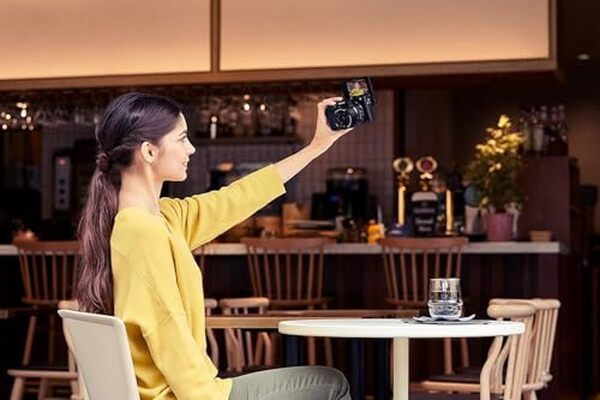 Découvrez notre test complet du Sony Alpha 6400, l'appareil photo hybride performant parfait pour les créateurs de contenu vidéo et les vloggers en quête de qualité professionnelle. 